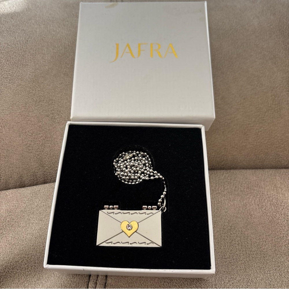 JAFRA Dear Mom I Love You Envelope Message Locket # 51102 Mothers Day with Box